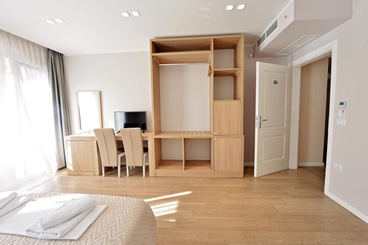 Room 30 of 53