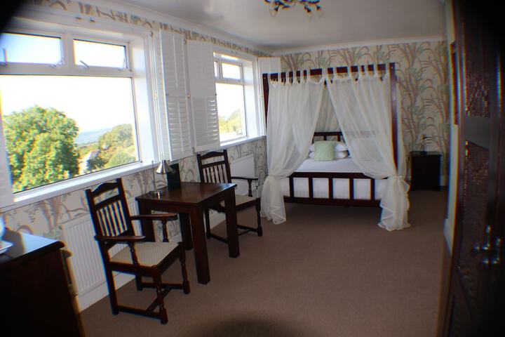 Room 12 of 132