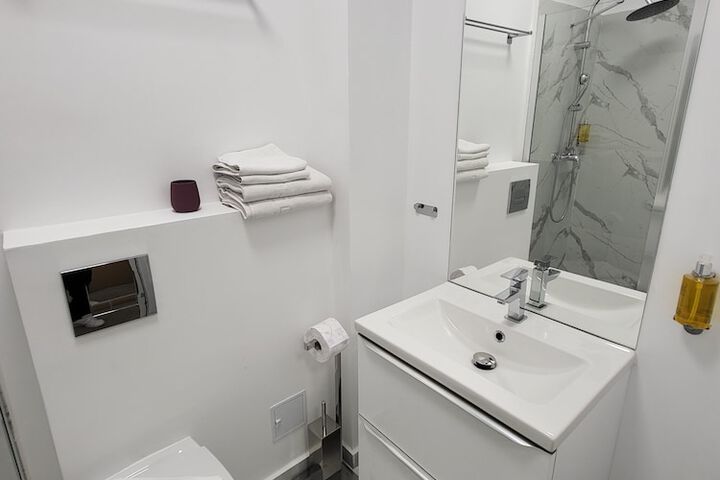 Room 80 of 112