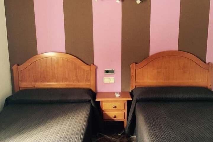 Room 7 of 16