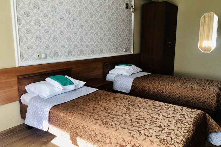 Room 2 of 34