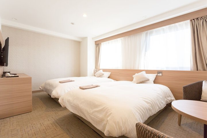 Room 6 of 32