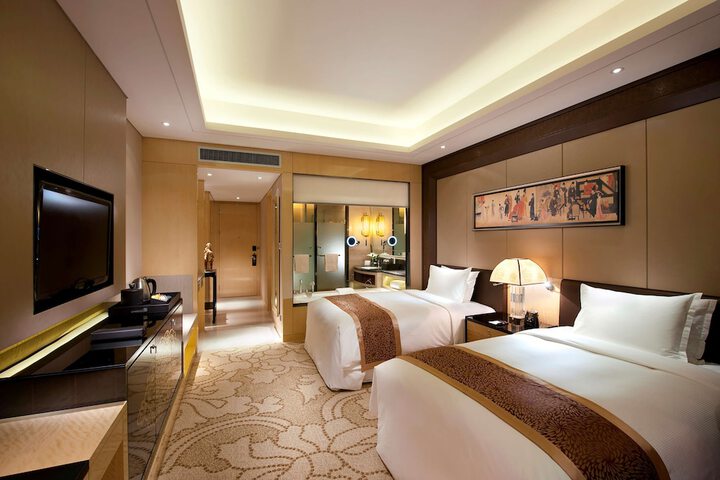 Room 26 of 103