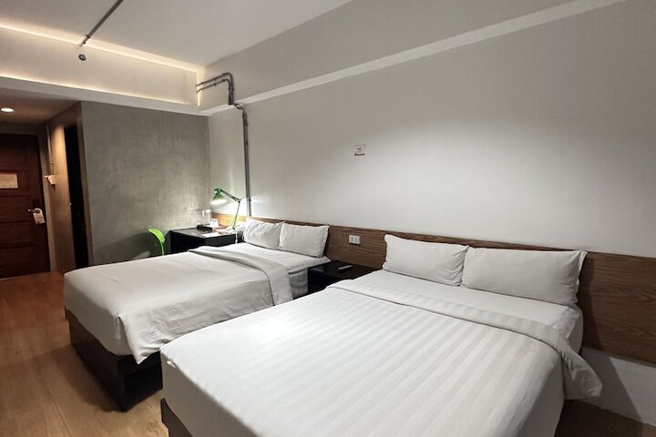 Room 8 of 19