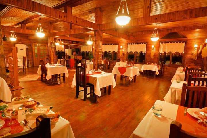 Dining 63 of 90