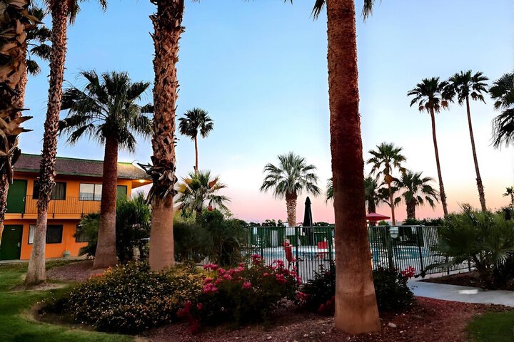 Econo Lodge Inn &  Suites Yuma in Yuma, AZ