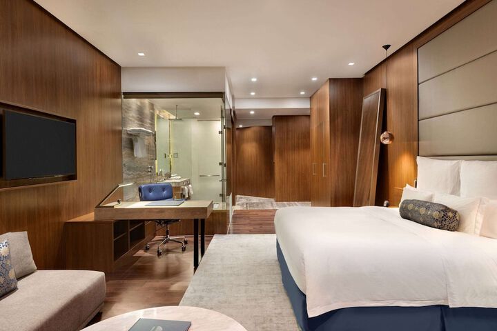 Room 38 of 104