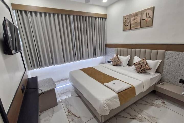 Room 2 of 19