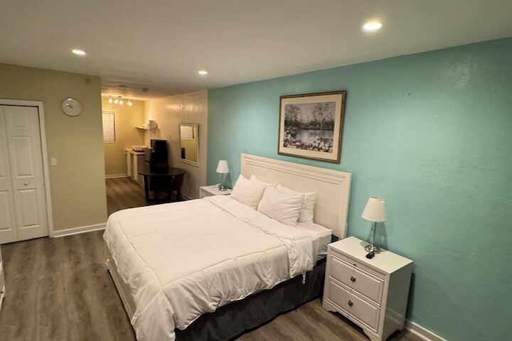Room 9 of 28