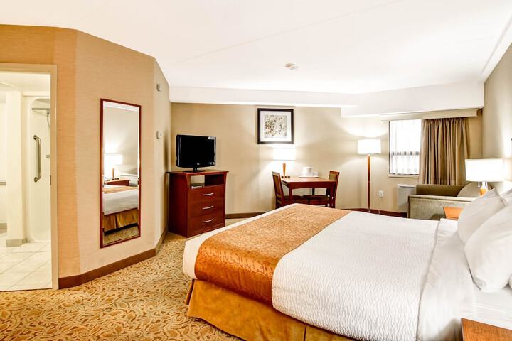 Room 10 of 33