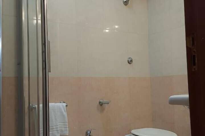 Room 16 of 25