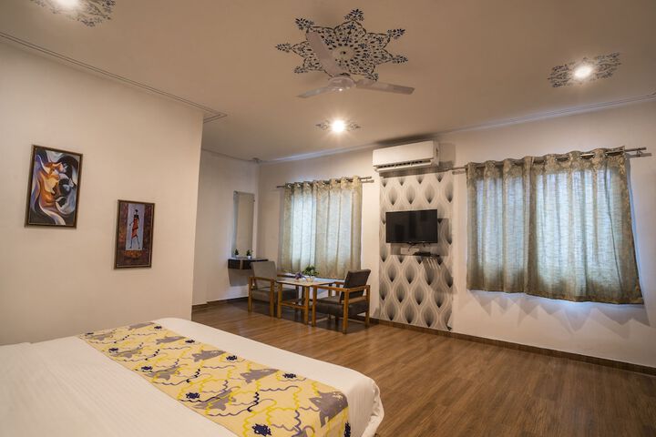 Room 8 of 33