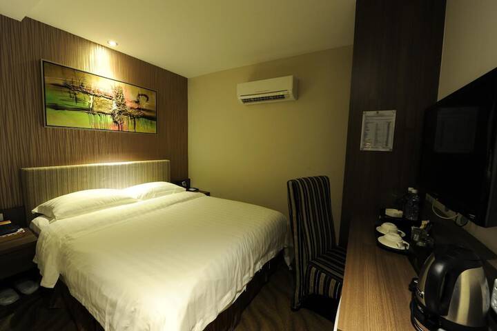 Room 13 of 27