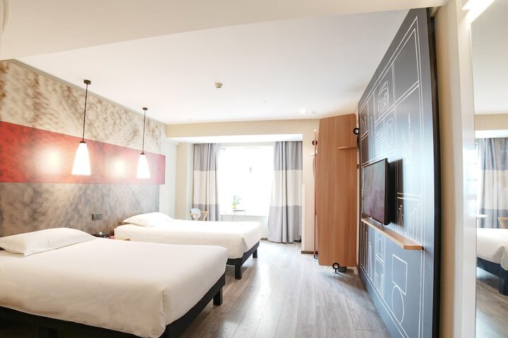 Room 18 of 29