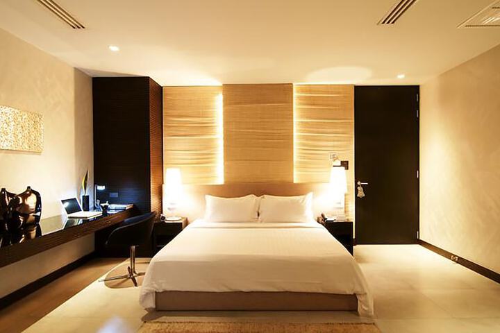 Room 6 of 36
