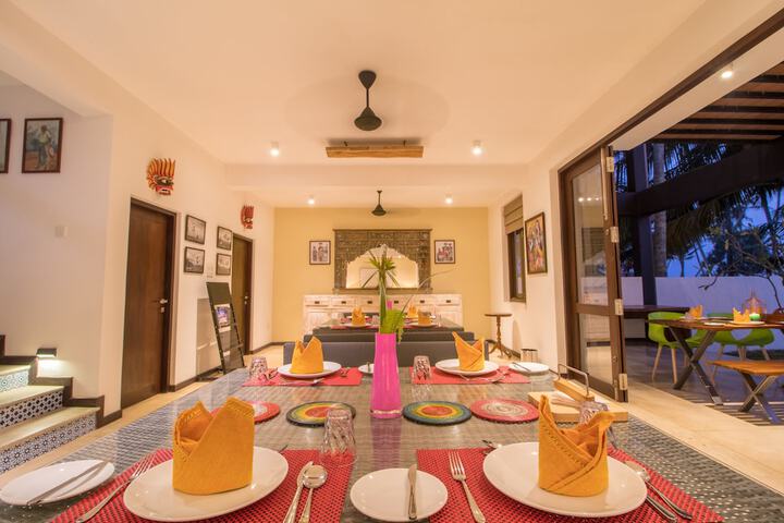 Dining 4 of 25