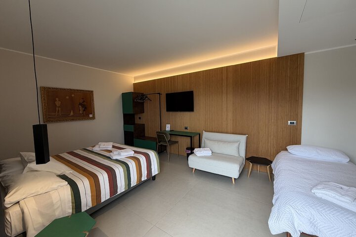 Room 27 of 68