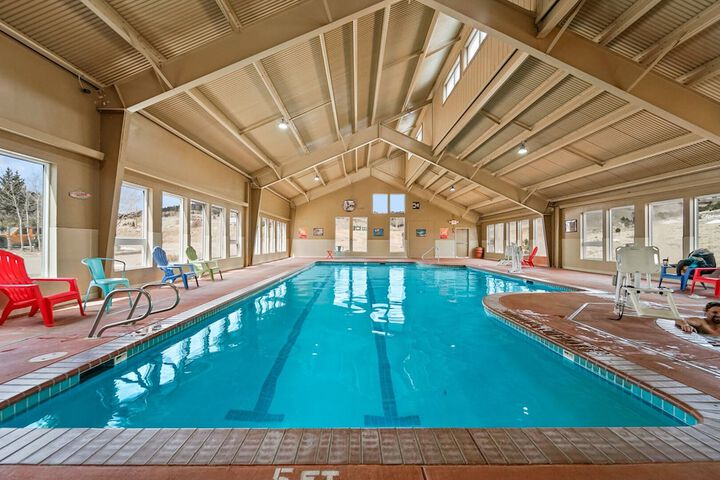 Pool 10 of 15