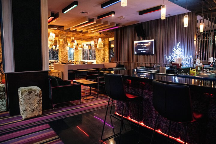 Lounge 20 of 22