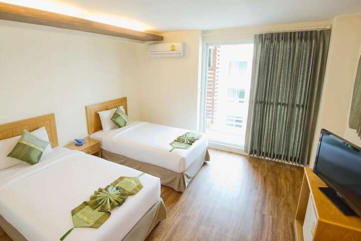 Room 10 of 28