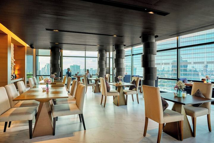 Lounge 100 of 114