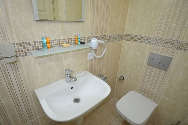 Room 4 of 68