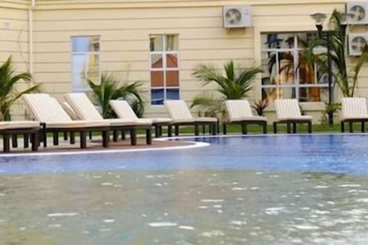 Pool 40 of 68