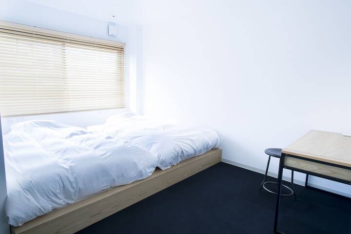 Room 2 of 38