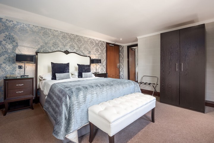 Room 34 of 62
