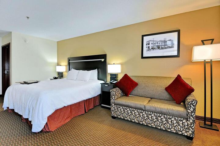 1 King Bed (2 of 17)