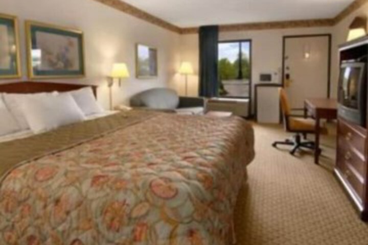 Room 10 of 35