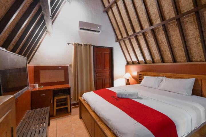 Exterior of RedDoorz at Ocean 2 Gili Trawangan