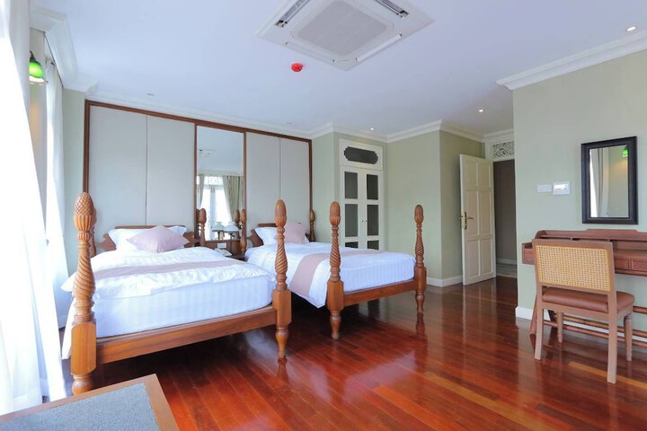 Room 27 of 81