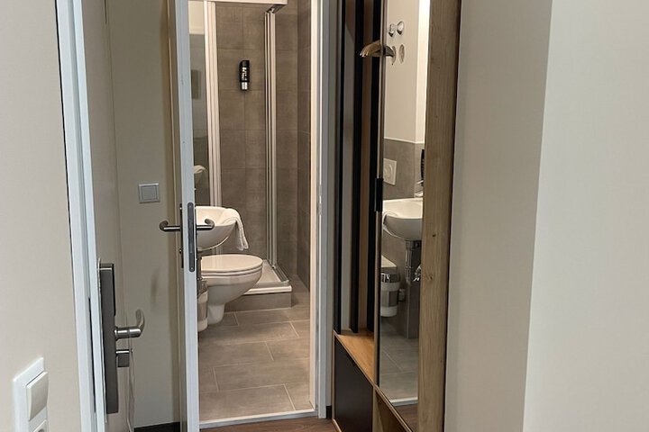 Room 35 of 52