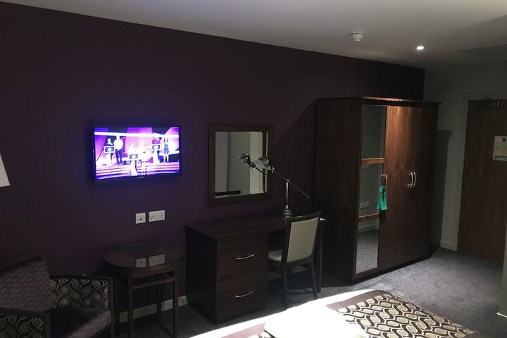 Room 23 of 38