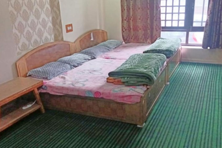 Room 9 of 17