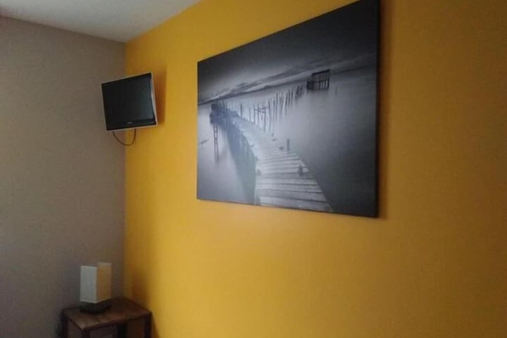 Room 4 of 18