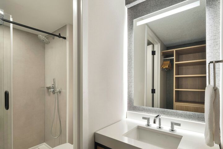 Room 35 of 60