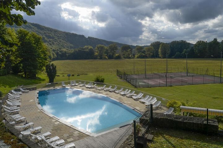 Pool 92 of 153
