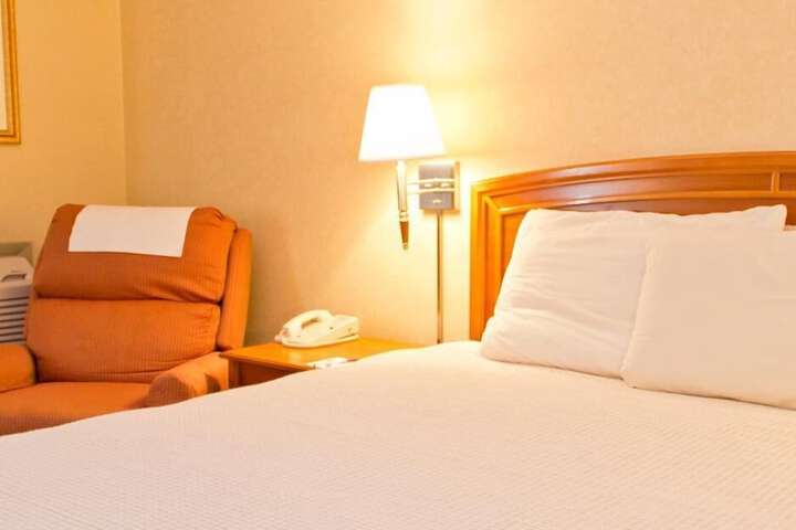 1 King Bed (2 of 4)