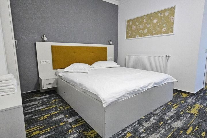 Room 5 of 34