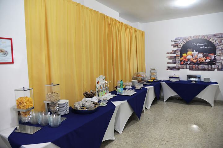 Dining 18 of 75