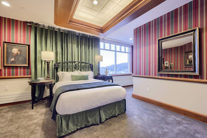 Room 43 of 81