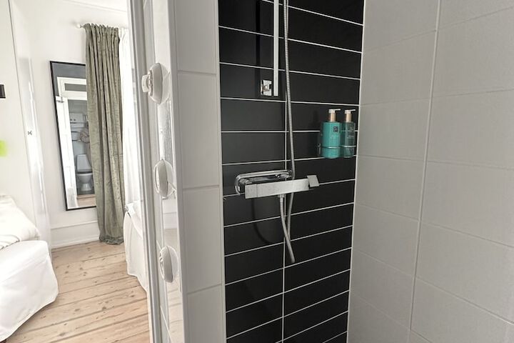 Room 83 of 126