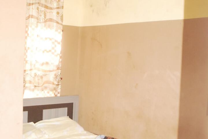 Room 5 of 10