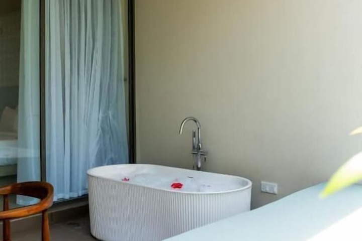 Room 12 of 52