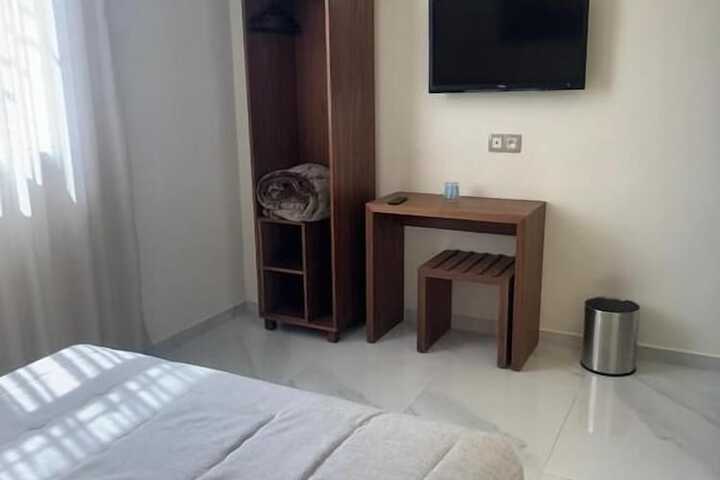 Room 7 of 25