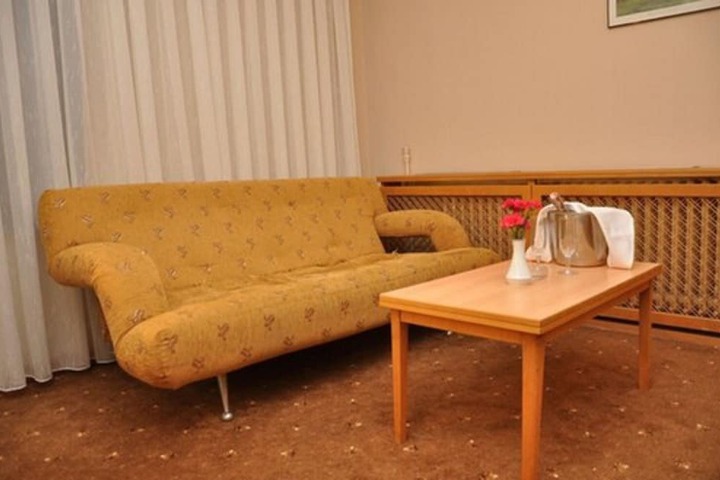 Room 6 of 21