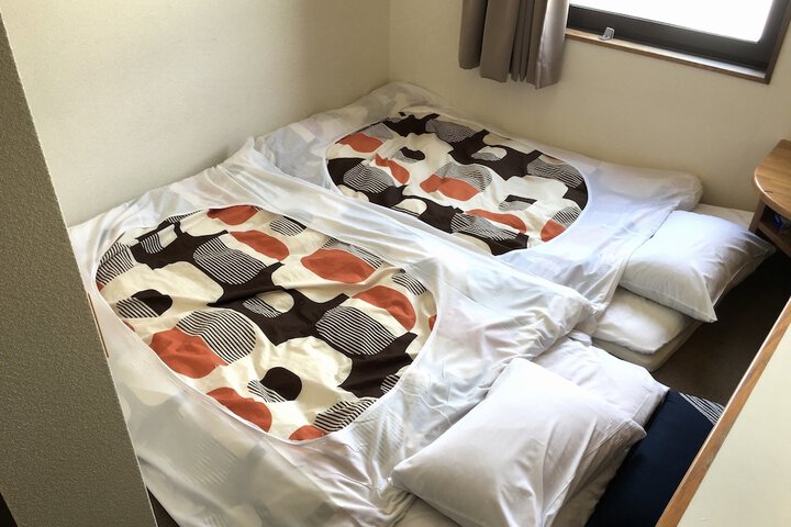 Room 6 of 33