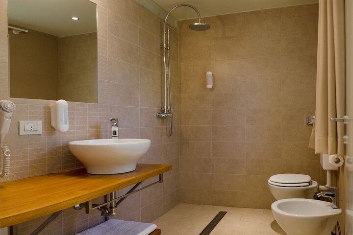 Room 14 of 27